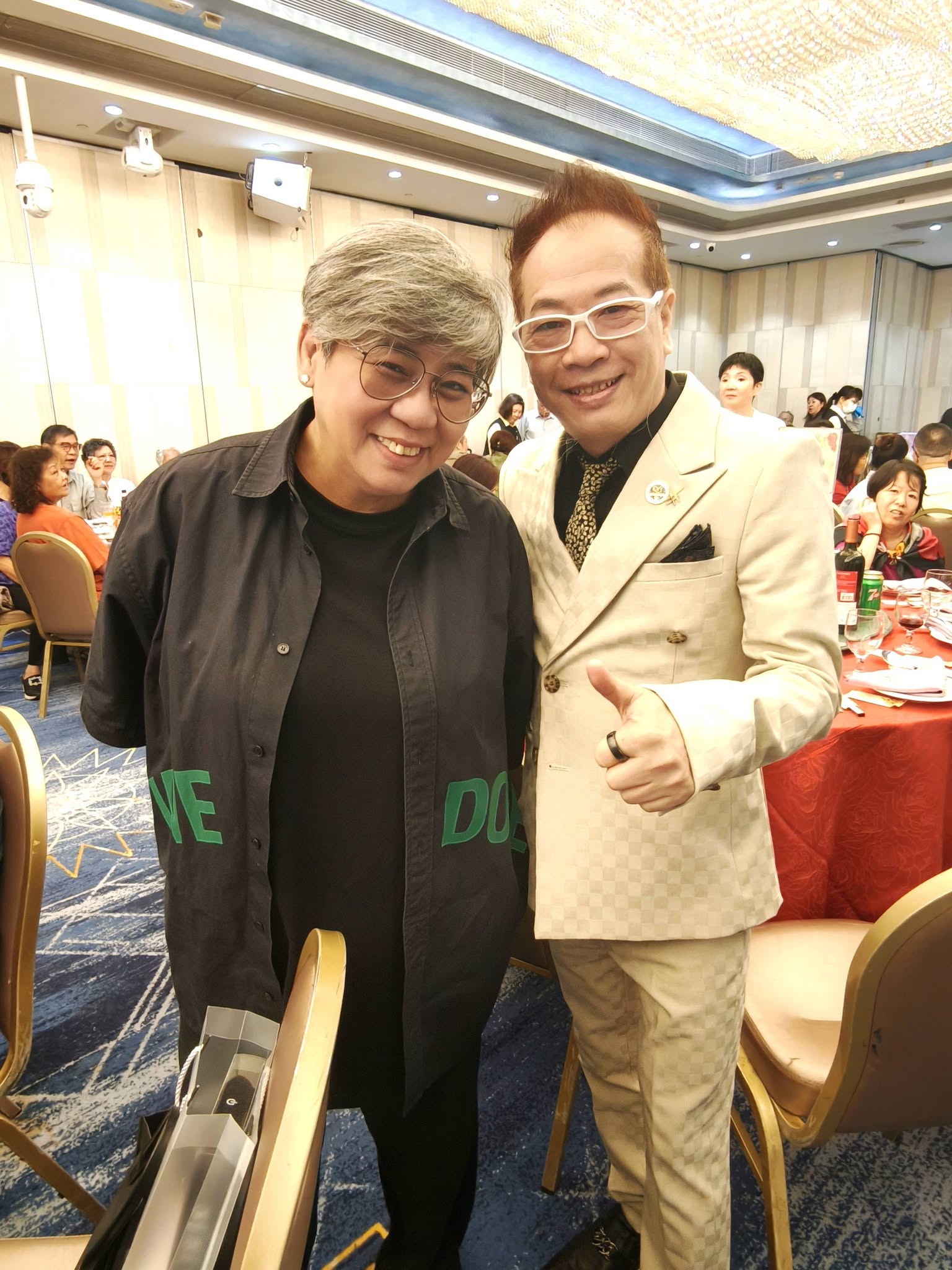 香港著名女歌手李麗霞(黑妹)女士