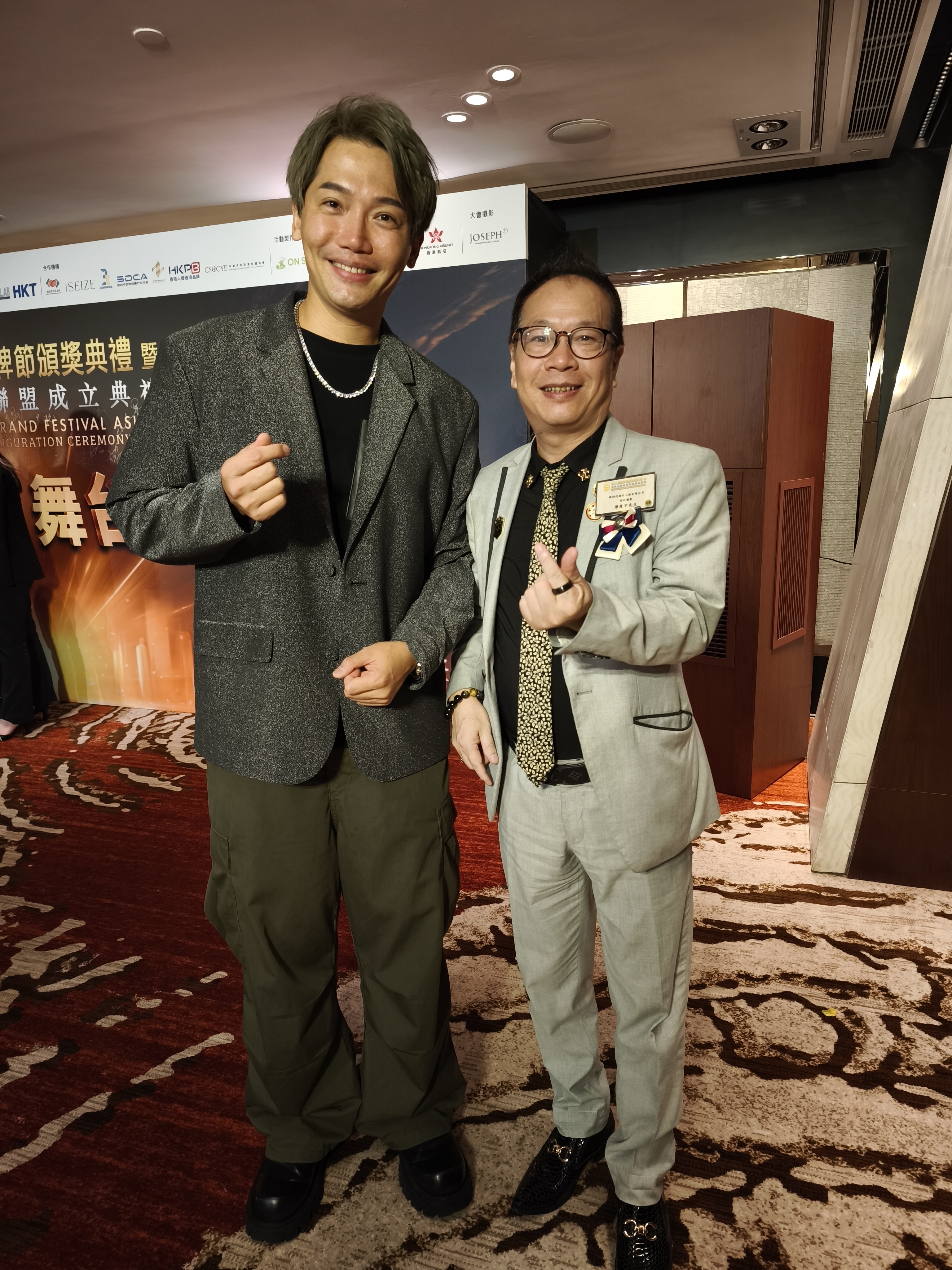 香港男藝員黃建東先生
